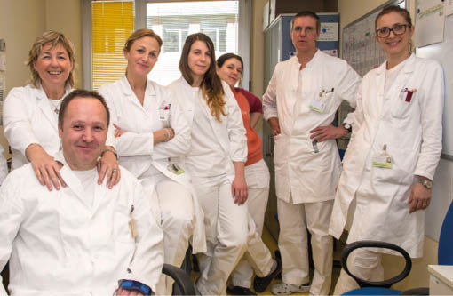 Il team della farmacia dell'ospedale, da sx. a dx.: G&#00252;nther Morandell, Alicia Tavella, Michela Falciani, &#08232;Daniela March, Marina Comini, Carlo M&#00246;seneder &#08211; Frajria e Paola Capelletto