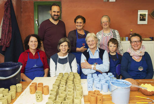 Mit viel Freude dabei, die Gruppe des Keramikkurses von Robert Giovanazzi&#08233;