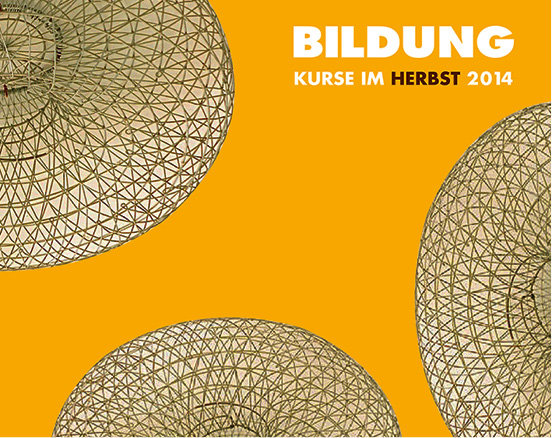 Das Cover der Herbstbrosch&#00252;re 2014 ist mit der Unterst&#00252;tzung der S&#00252;dtiroler K&#00252;nstlerin Christine Gallmetzer entstanden. Es zeigt Bilder von Gallmetzers Installation &#08222;The captured sky&#08220;.