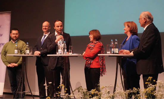 Podiumsdiskussion, v.l. Karl H. Brunner, Werner Steiner, Philipp Achammer, Waltraud Deeg, Martha Stocker und Josef Matzneller